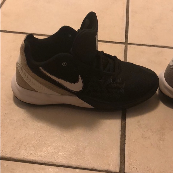 Nike Kyrie Flytrap Running shoes - Picture 2 of 4